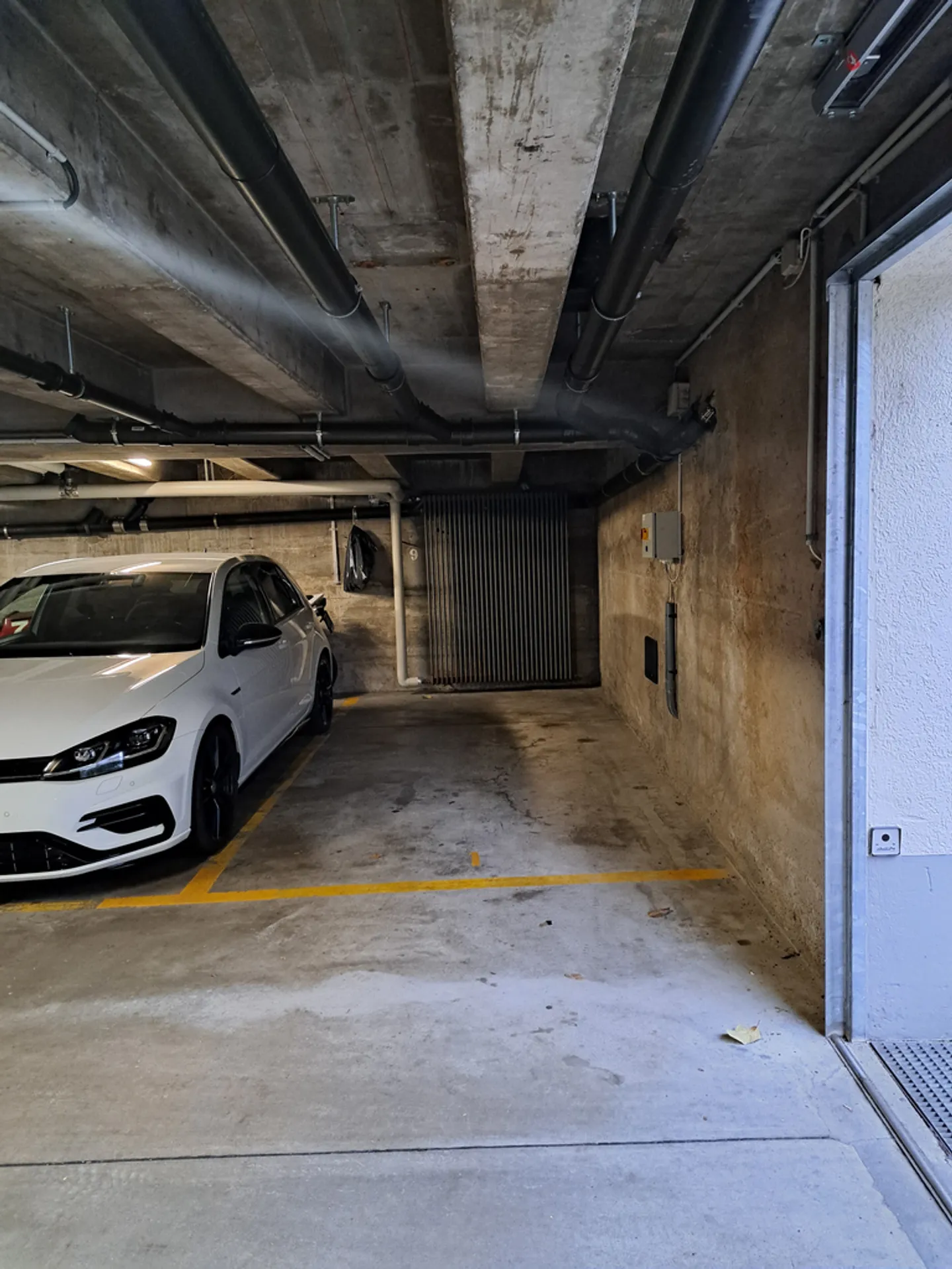 Do you still need a parking space in Oberwinterthur? - Photo 2 of 2