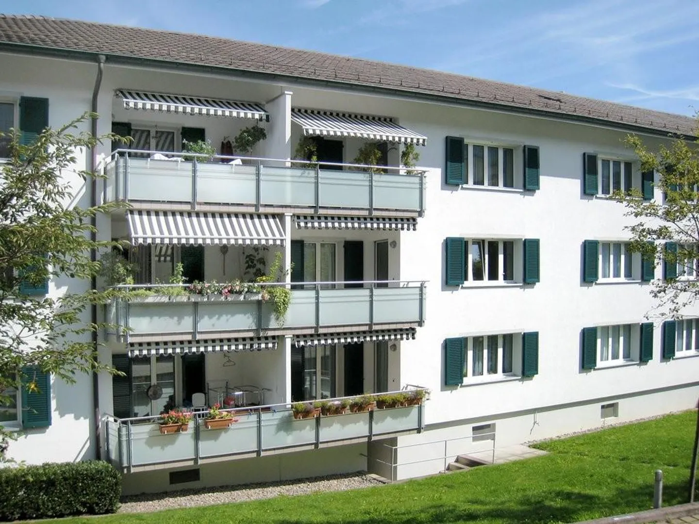 Appartement spacieux de 3,5 pièces dans une propriété bien entretenue à louer - Photo 3 sur 8