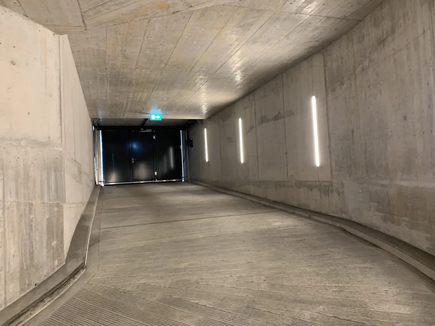 Places de stationnement dans le garage souterrain - Photo 2 sur 3
