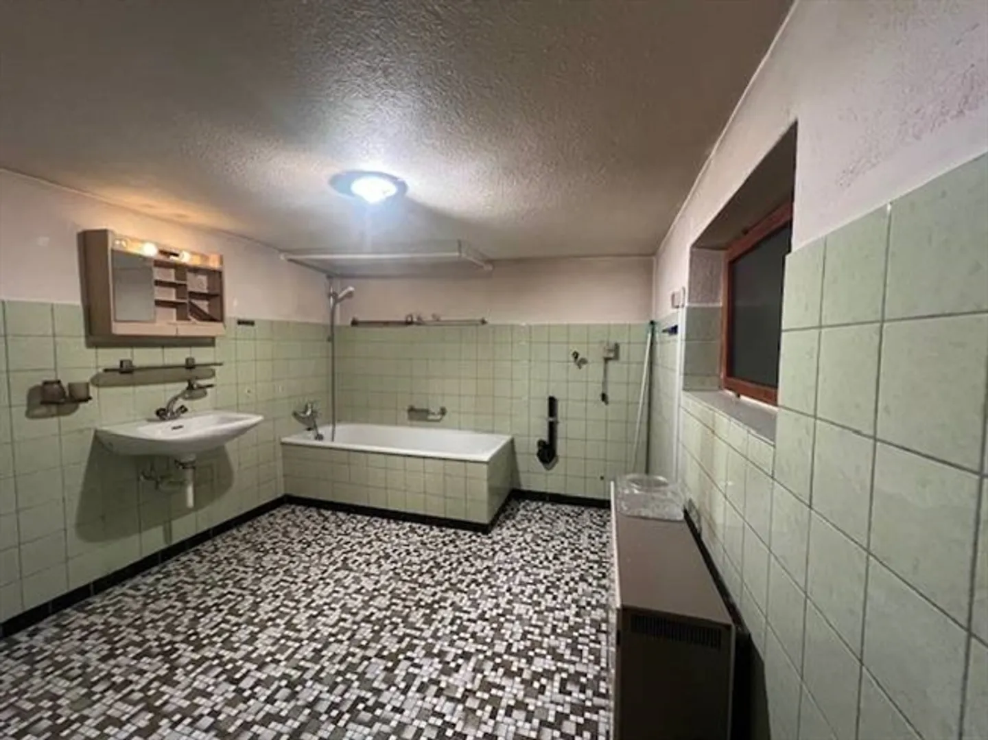 10 Rooms, 778 m2 Plot, Large Rural Adjacent - Photo 9 of 13