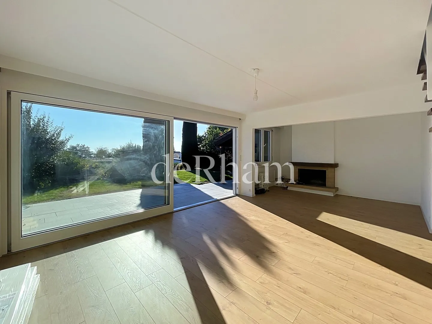 Charming Villa with Lake View - Photo 3 of 13