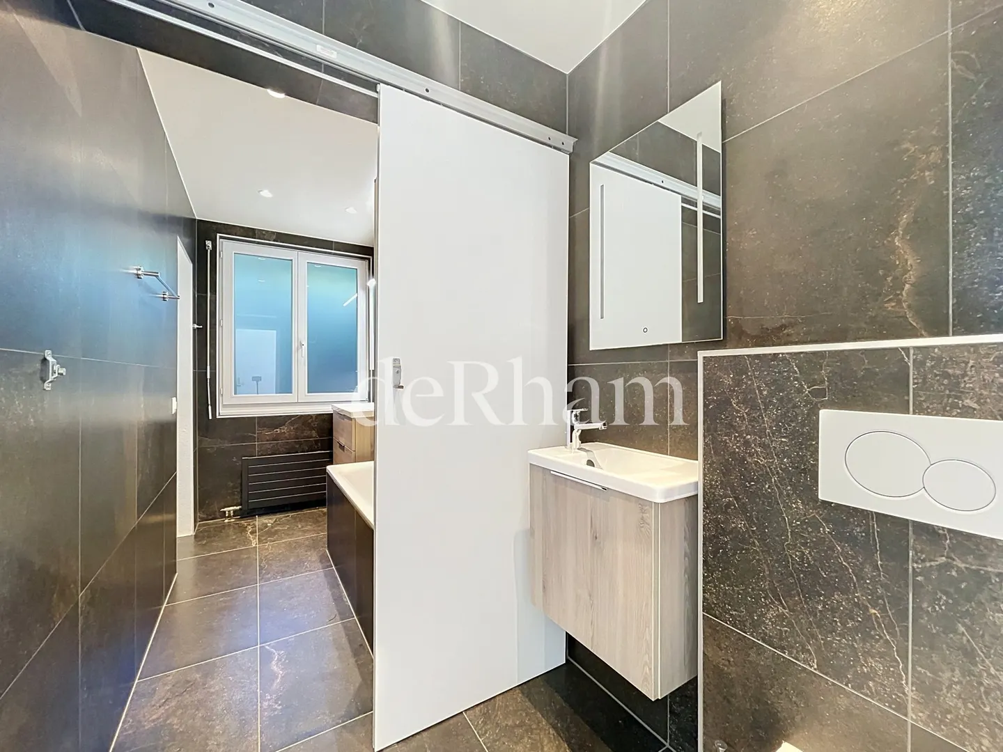 Charming Villa with Lake View - Photo 8 of 13
