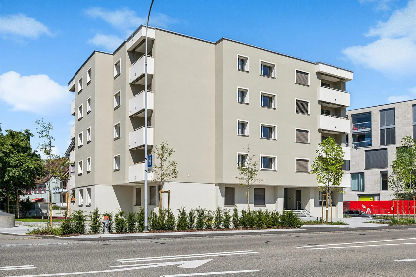 Appartement 4.5 pièces entièrement rénové au cœur de Niederuzwil - Photo 4 sur 8