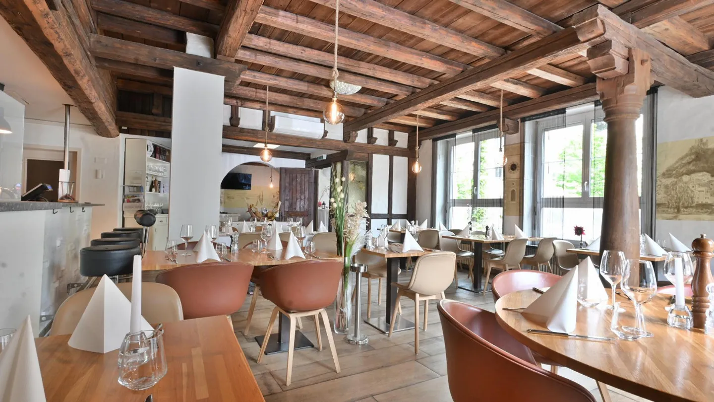 Take over furnished restaurant. Wood oven on. Guests in. - Photo 3 of 11