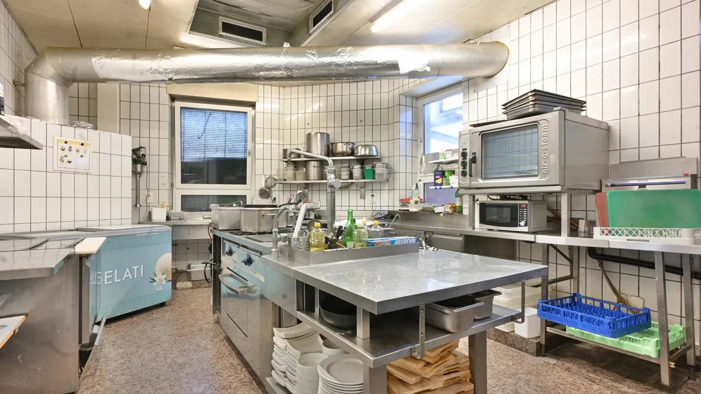 Take over furnished restaurant. Wood oven on. Guests in. - Photo 9 of 11