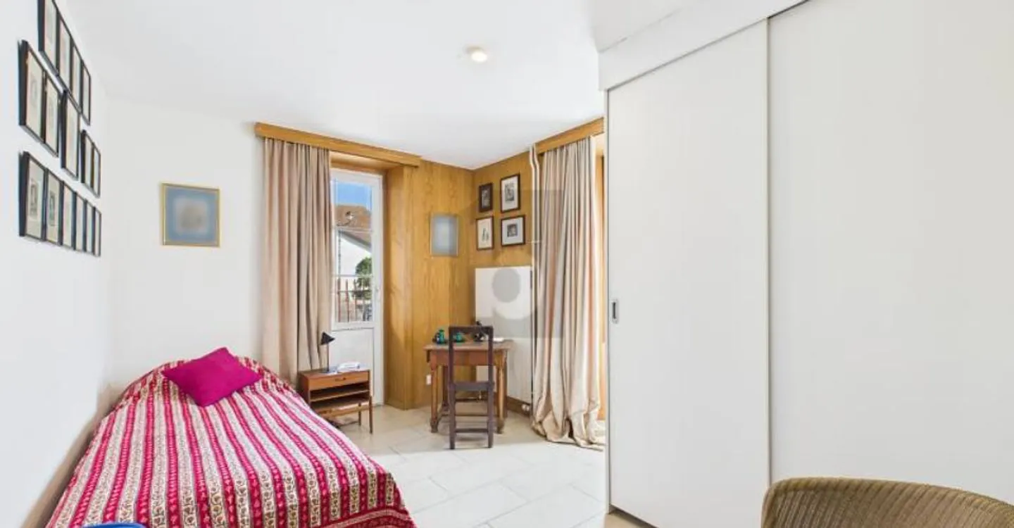 Elegant Furnished Apartment - Photo 3 of 5