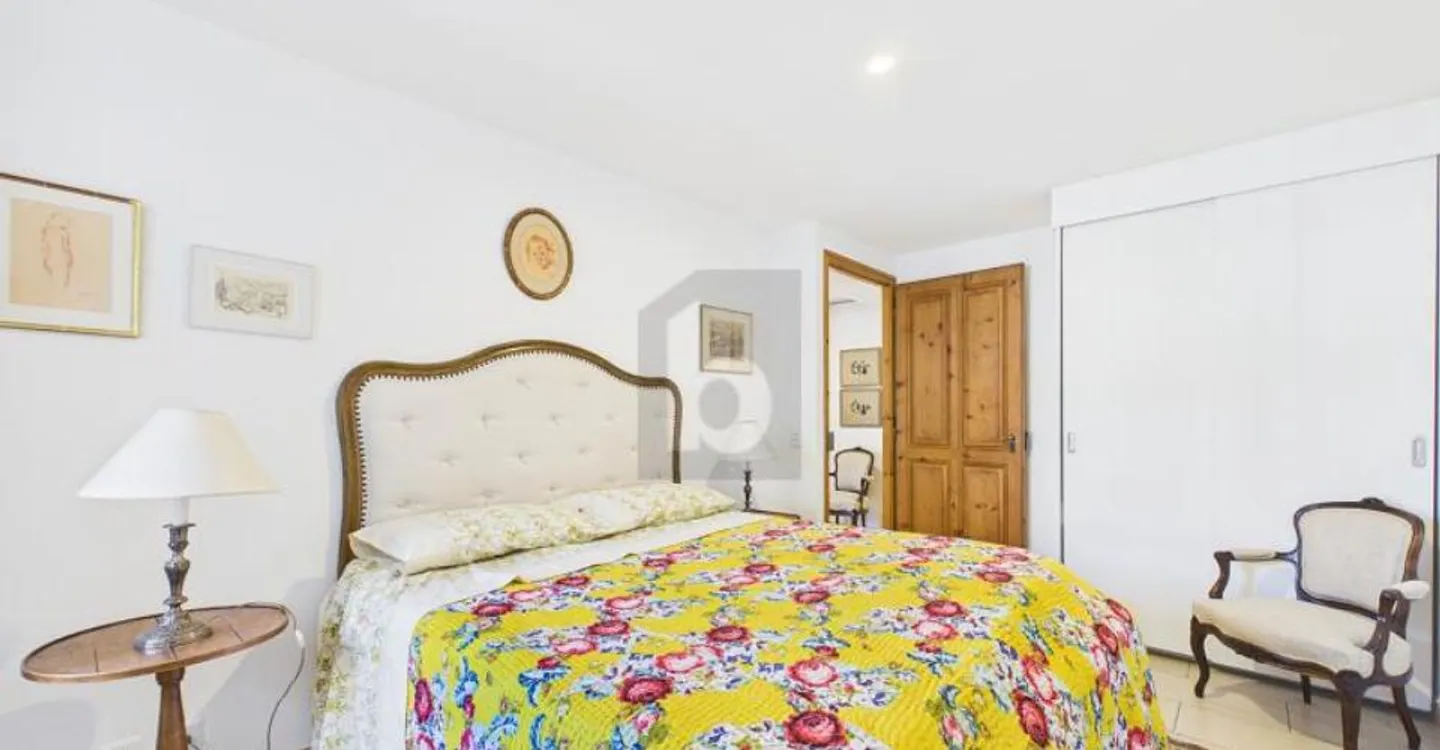 Elegant Furnished Apartment - Photo 4 of 5