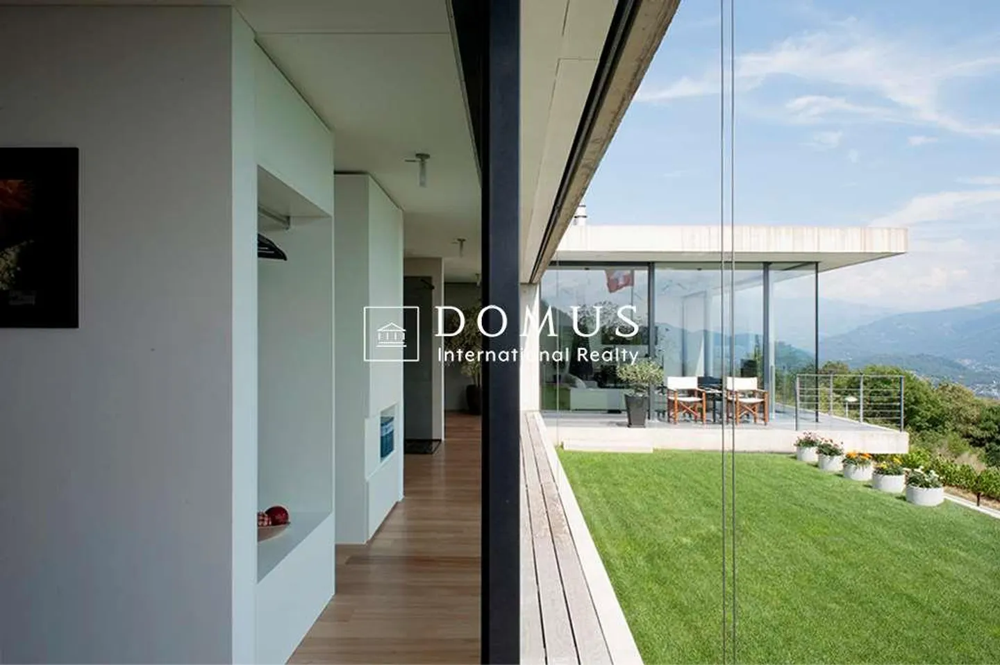 Villa avec vue sur le lac et piscine - Photo 8 sur 12