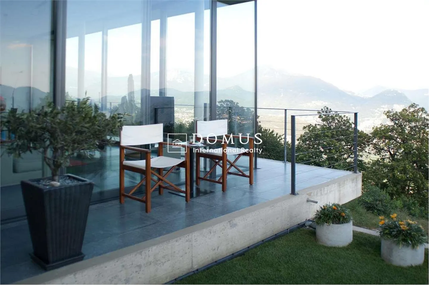 Villa avec vue sur le lac et piscine - Photo 9 sur 12
