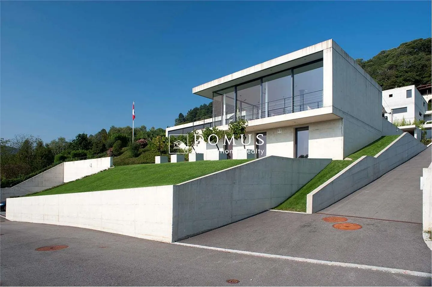 Villa avec vue sur le lac et piscine - Photo 11 sur 12