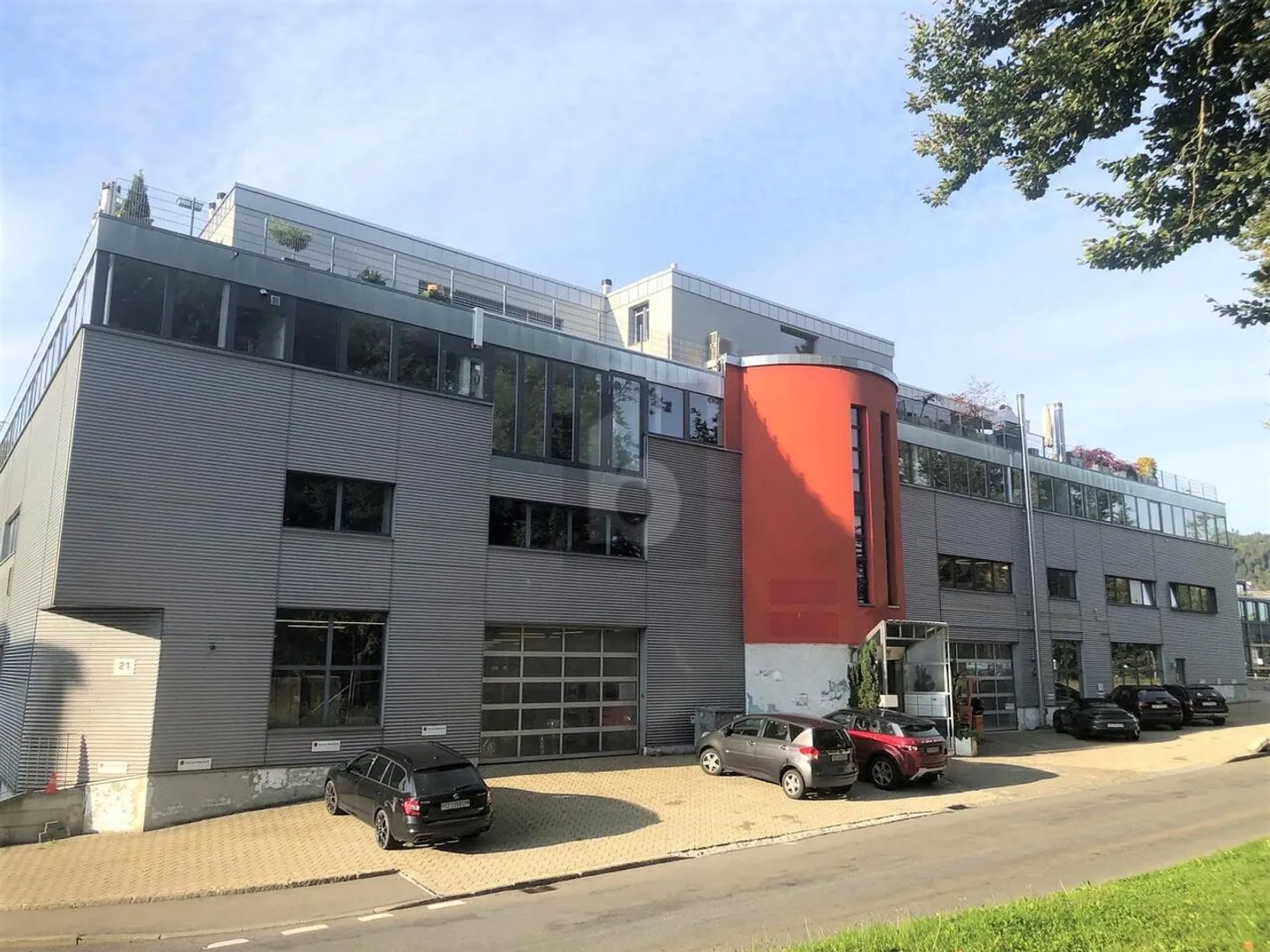 PRACTICAL AND VERSATILE - Photo 1 of 5