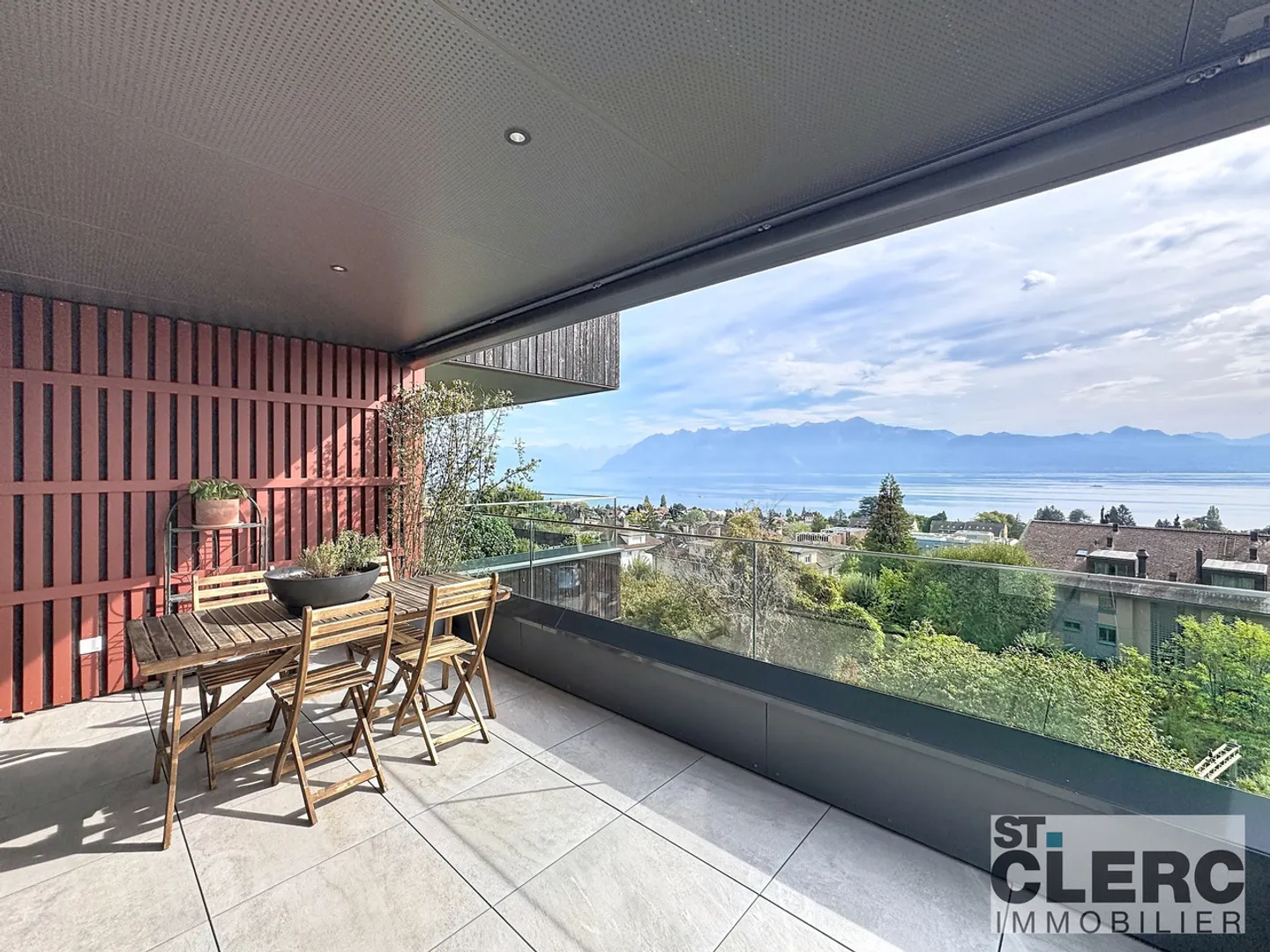 Beautiful apartment with magnificent lake view - Photo 1 of 8