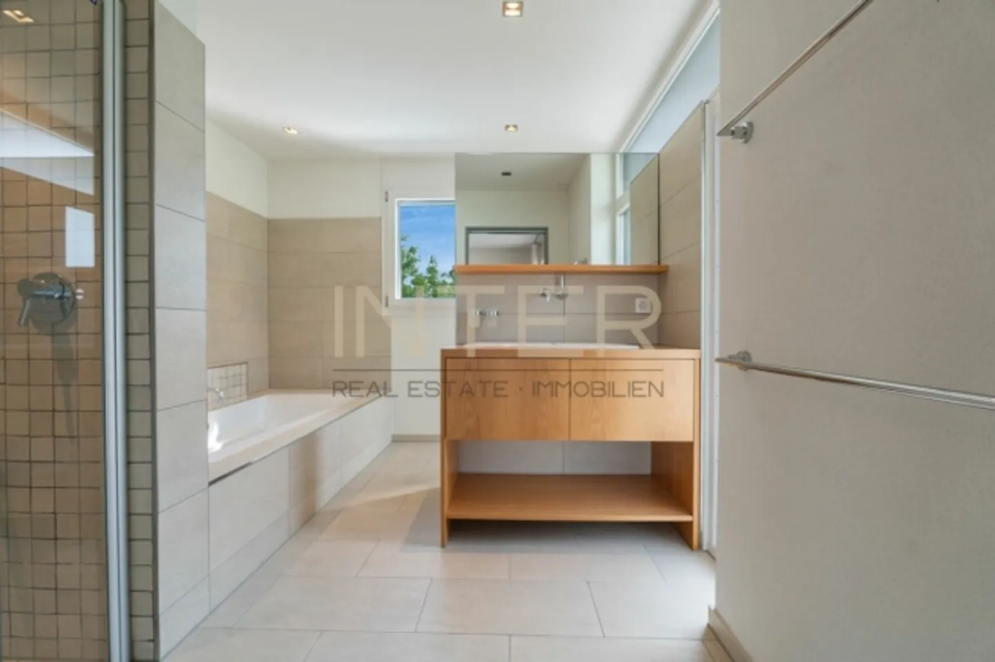 Exclusive 5.5-room penthouse maisonette with 185 m² of living space - Mortgage at 0.8% can be taken over - Photo 9 of 20