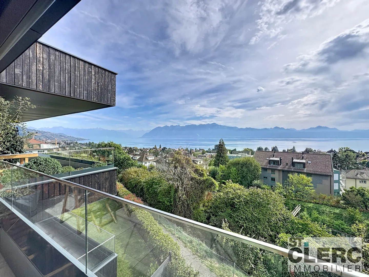 Beautiful apartment with magnificent lake view - Photo 4 of 8
