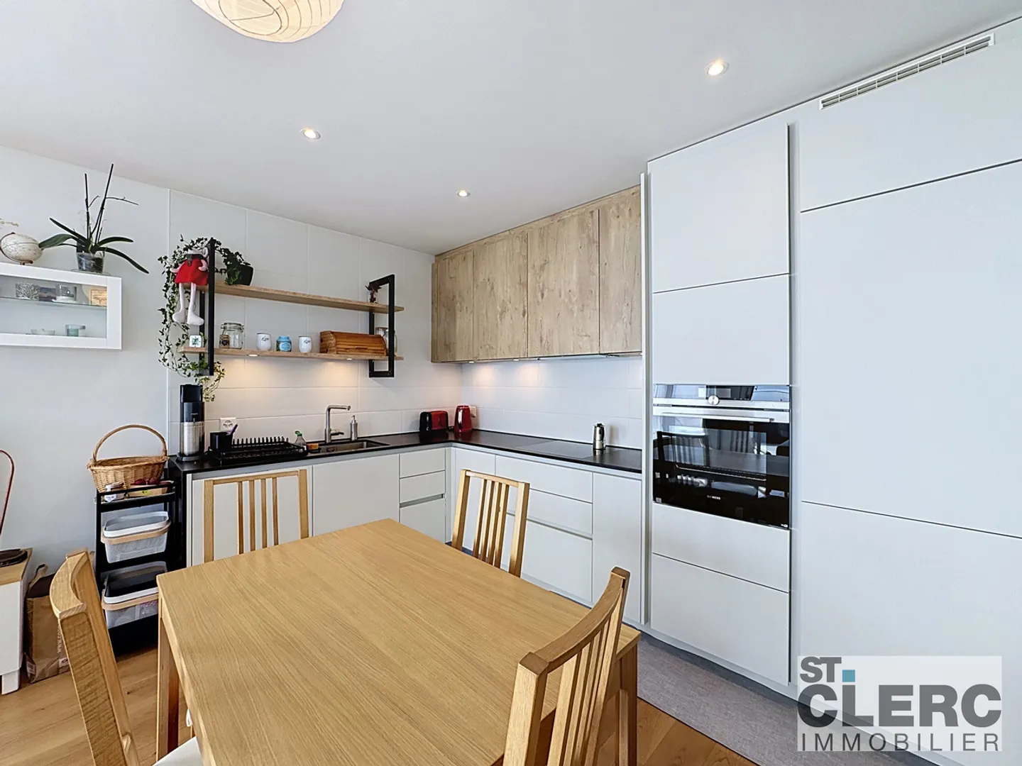 Beautiful apartment with magnificent lake view - Photo 5 of 8