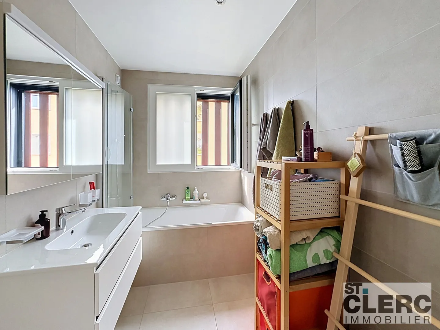 Beautiful apartment with magnificent lake view - Photo 7 of 8