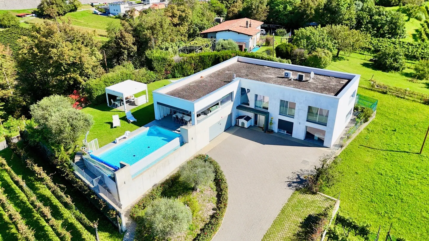 Prestigiosa villa Contemporanea con Giardino, Piscina e Vigna Privata - Foto 2 di 31