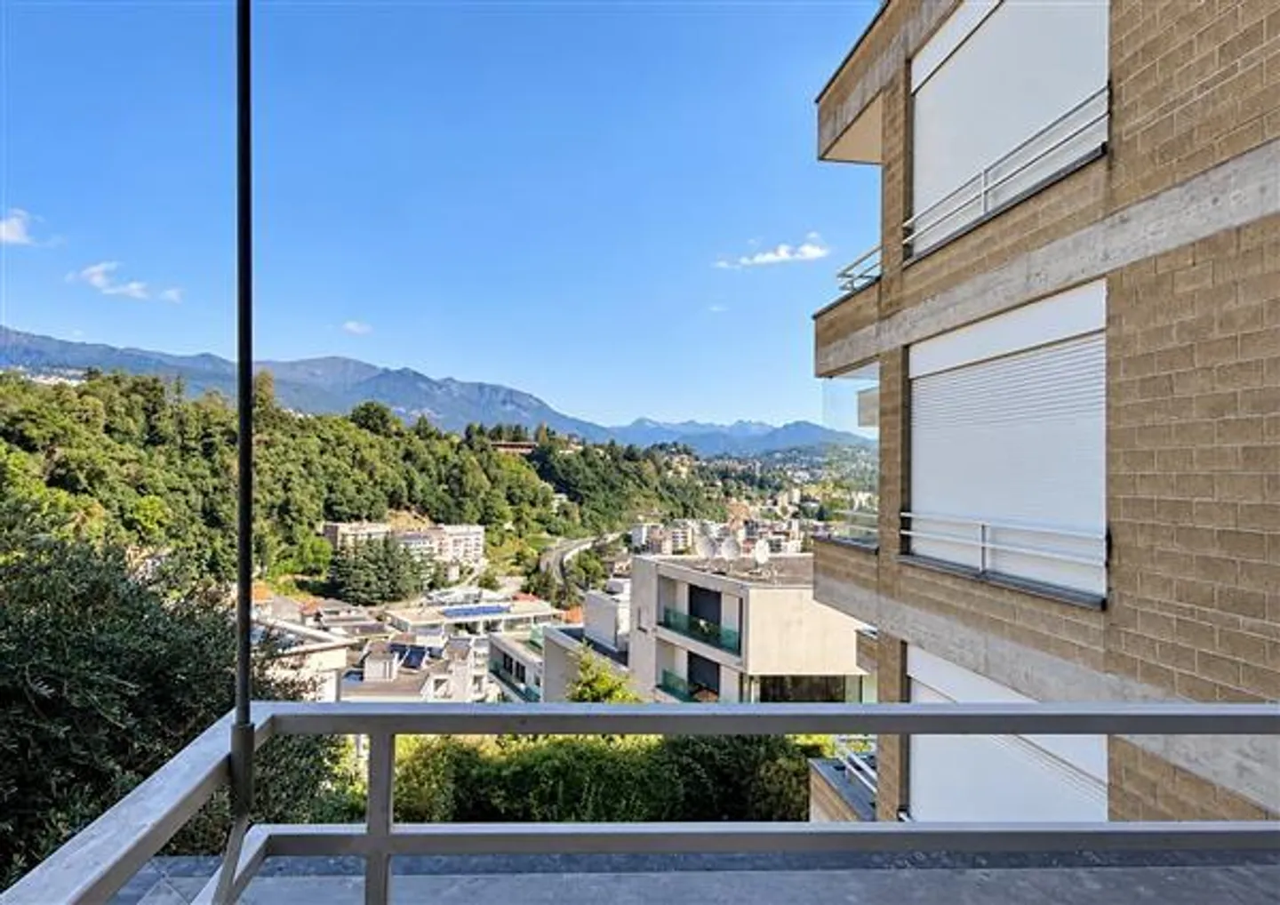 Appartamento spazioso a Paradiso - Foto 2 di 11