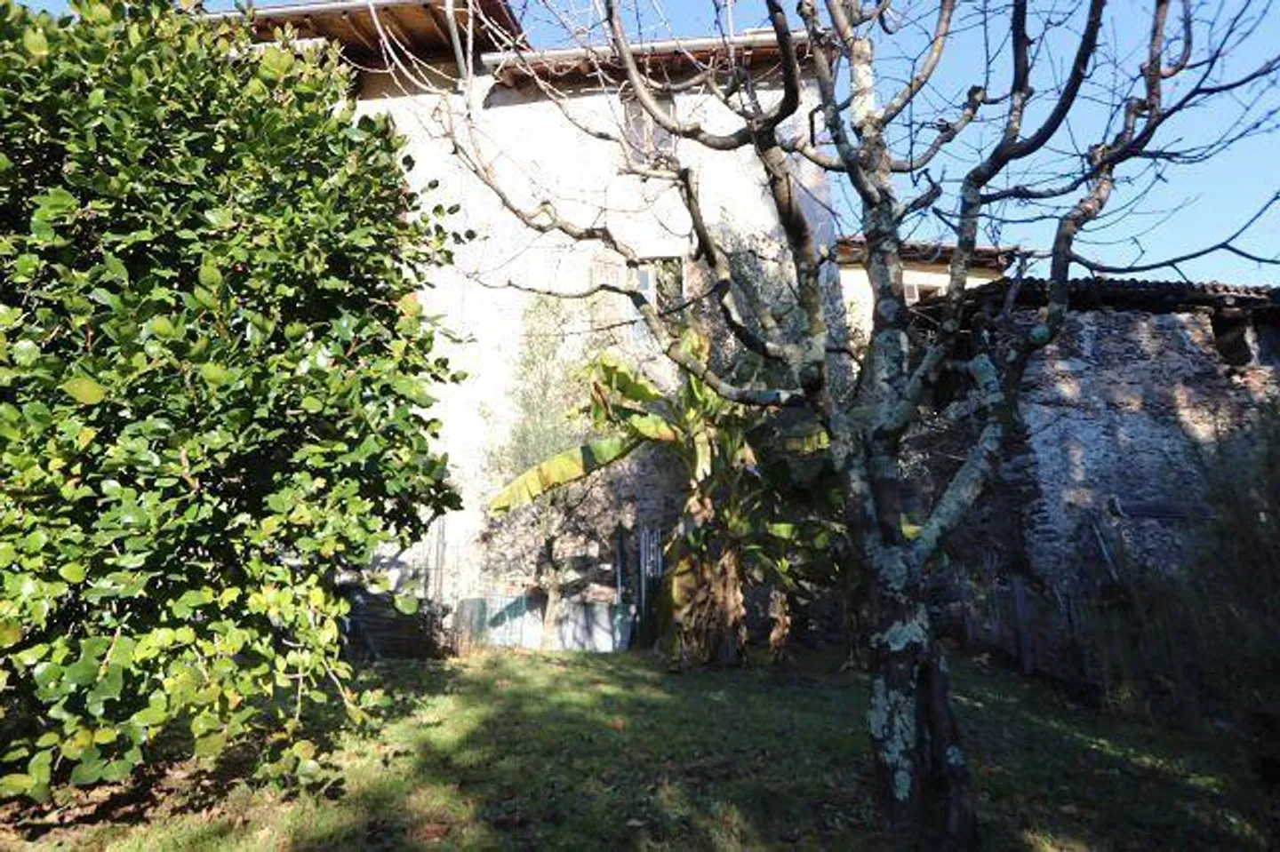Casa di 6 stanze da ristrutturare con giardino in una posizione molto tranquilla e soleggiata - Foto 18 di 27