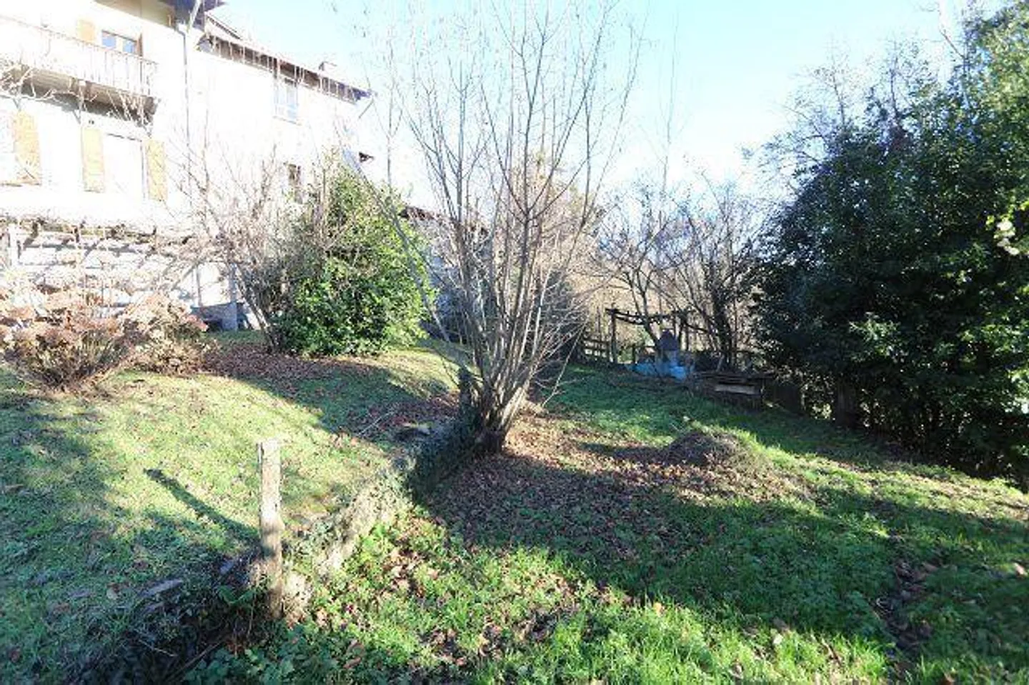 Casa di 6 stanze da ristrutturare con giardino in una posizione molto tranquilla e soleggiata - Foto 19 di 27