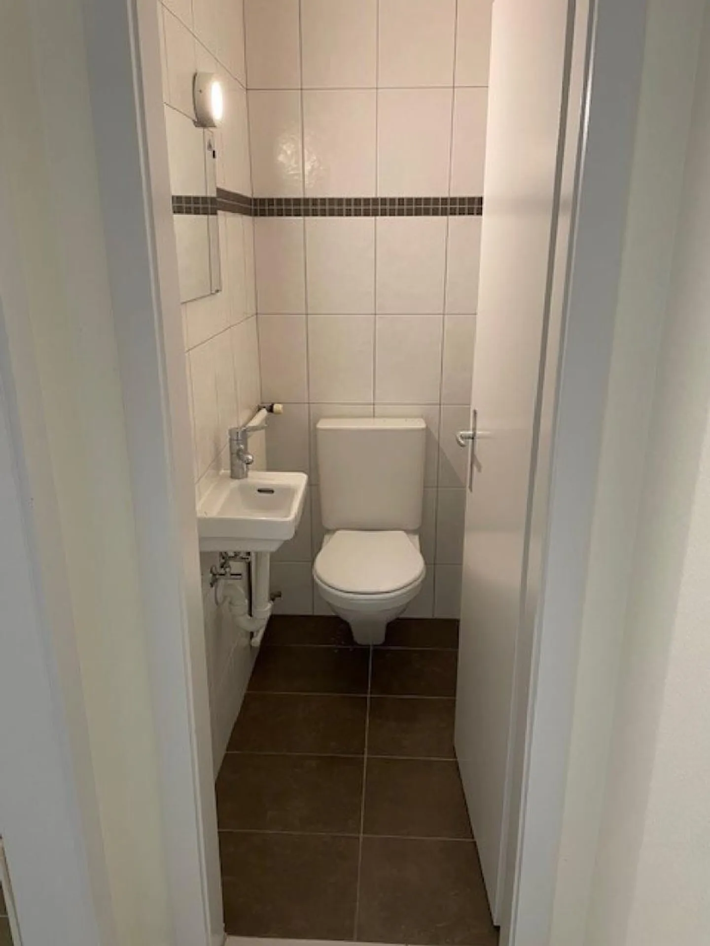 Appartamento familiare con 4,5 stanze e balcone chiuso! - Foto 6 di 8