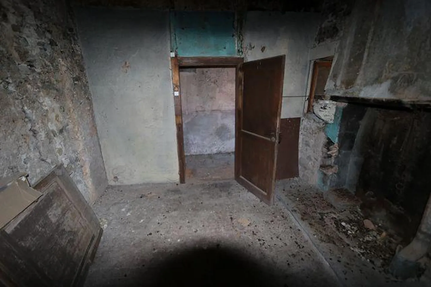 Casa di 6 stanze da ristrutturare con giardino in una posizione molto tranquilla e soleggiata - Foto 8 di 27