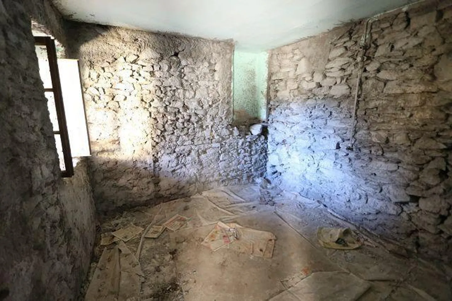 Casa di 6 stanze da ristrutturare con giardino in una posizione molto tranquilla e soleggiata - Foto 10 di 27
