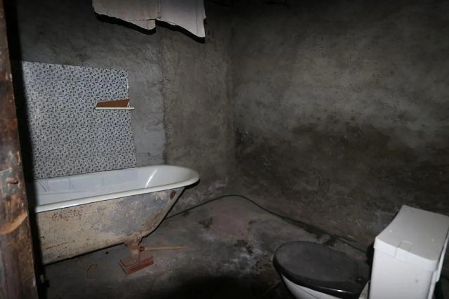 Casa di 6 stanze da ristrutturare con giardino in una posizione molto tranquilla e soleggiata - Foto 12 di 27