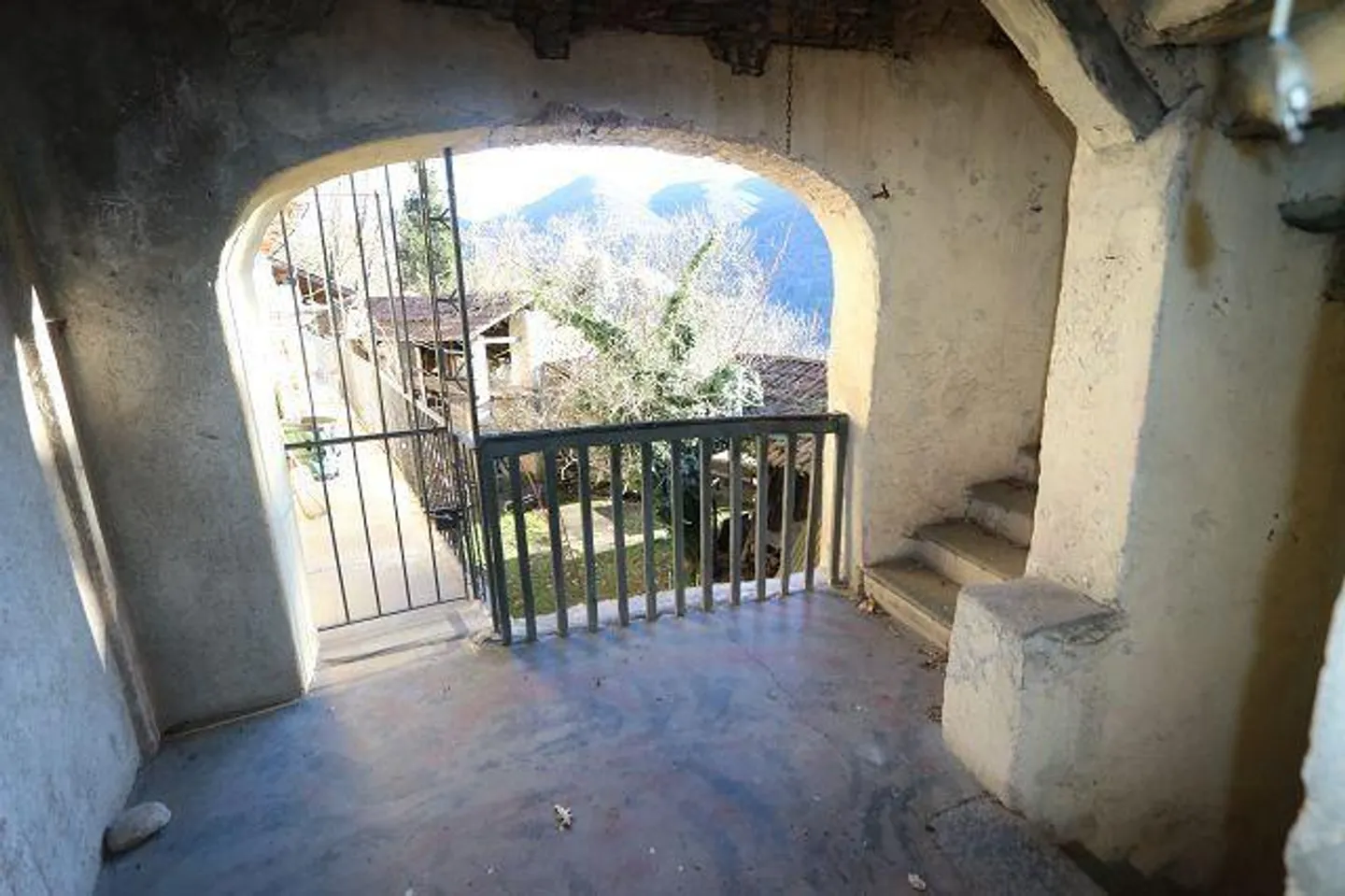 Casa di 6 stanze da ristrutturare con giardino in una posizione molto tranquilla e soleggiata - Foto 15 di 27