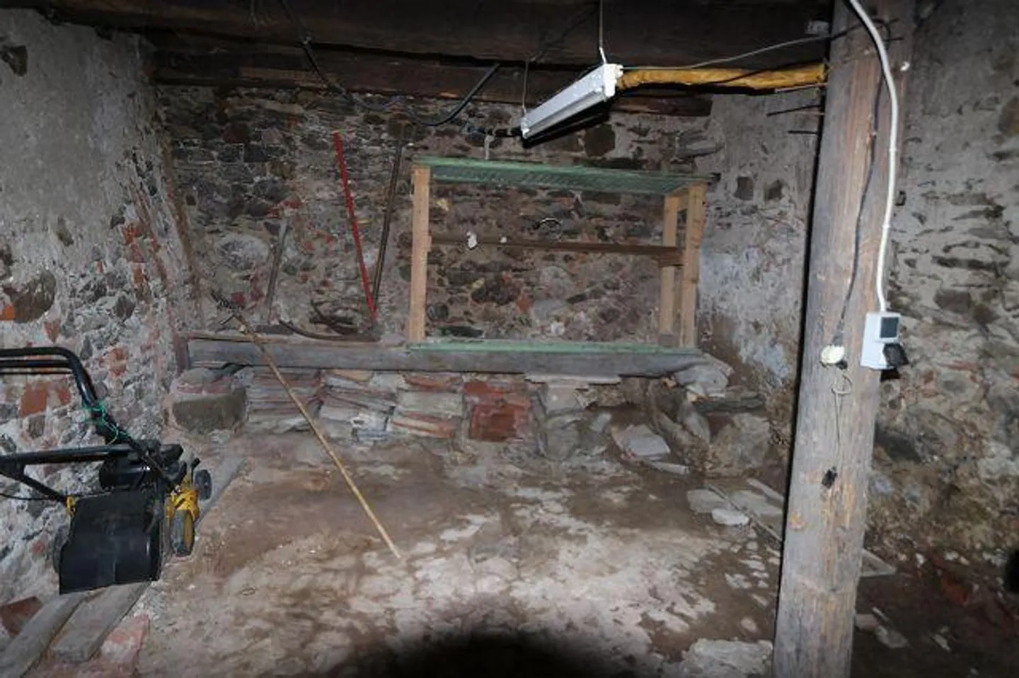 Casa di 6 stanze da ristrutturare con giardino in una posizione molto tranquilla e soleggiata - Foto 16 di 27