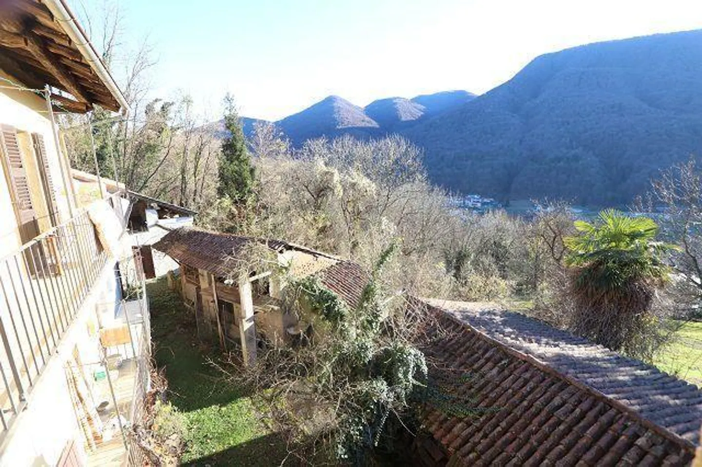 Casa di 6 stanze da ristrutturare con giardino in una posizione molto tranquilla e soleggiata - Foto 24 di 27