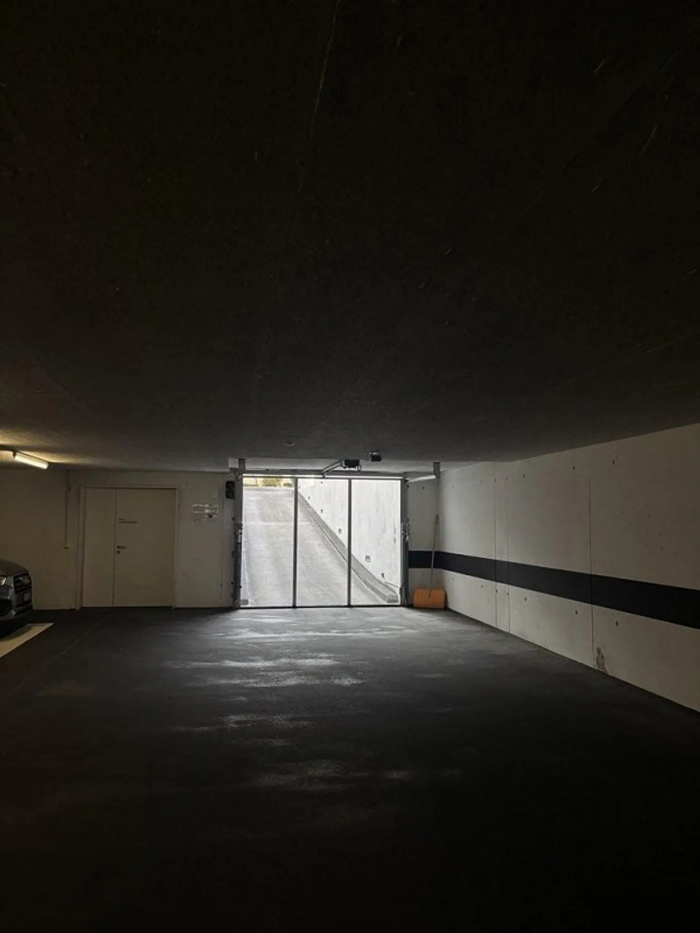 Place de parking souterrain n° 17 à côté de l'hôpital universitaire Balgrist - Photo 2 sur 2