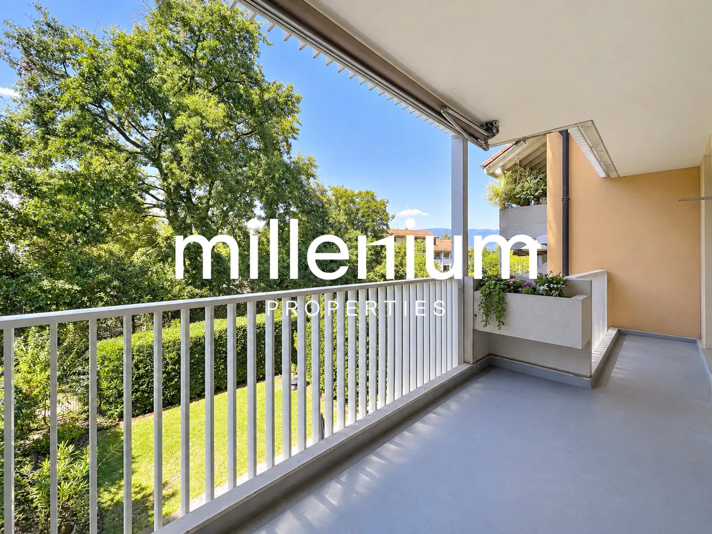 Family apartment with balconies in the heart of Bernex - Photo 1 of 10