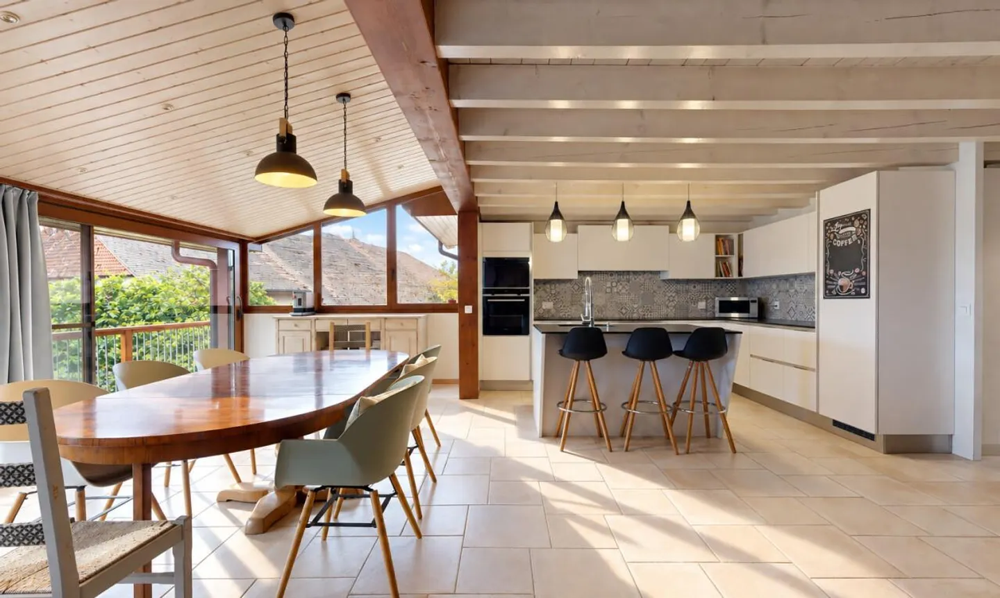 Casa familiare ristrutturata con ampio laboratorio - Foto 3 di 11