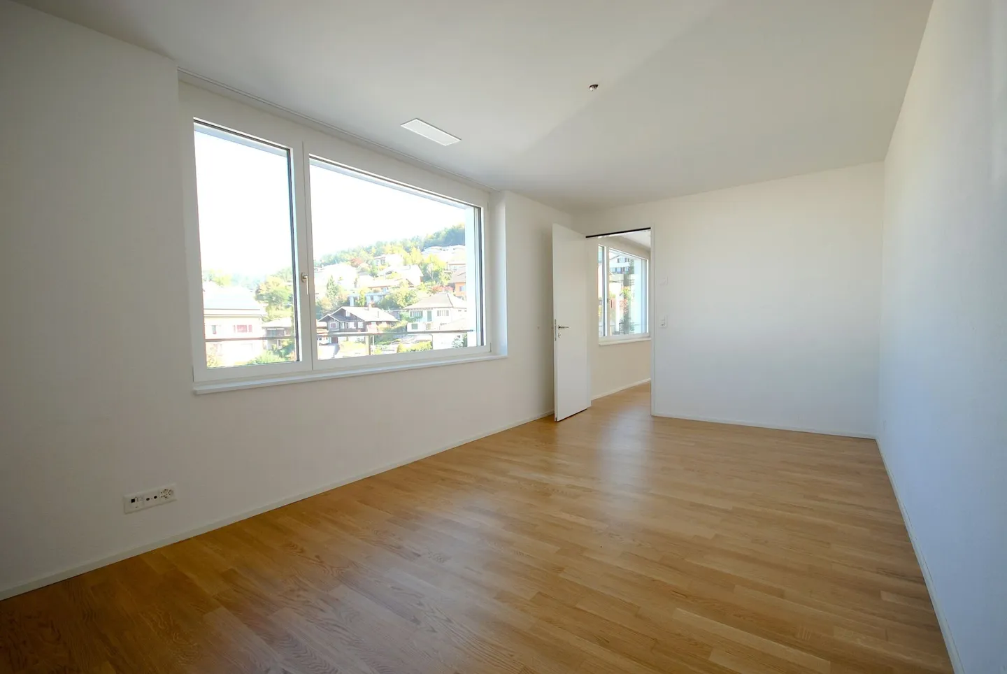 Ampio appartamento di 2,5 stanze con studio aperto - Foto 4 di 11