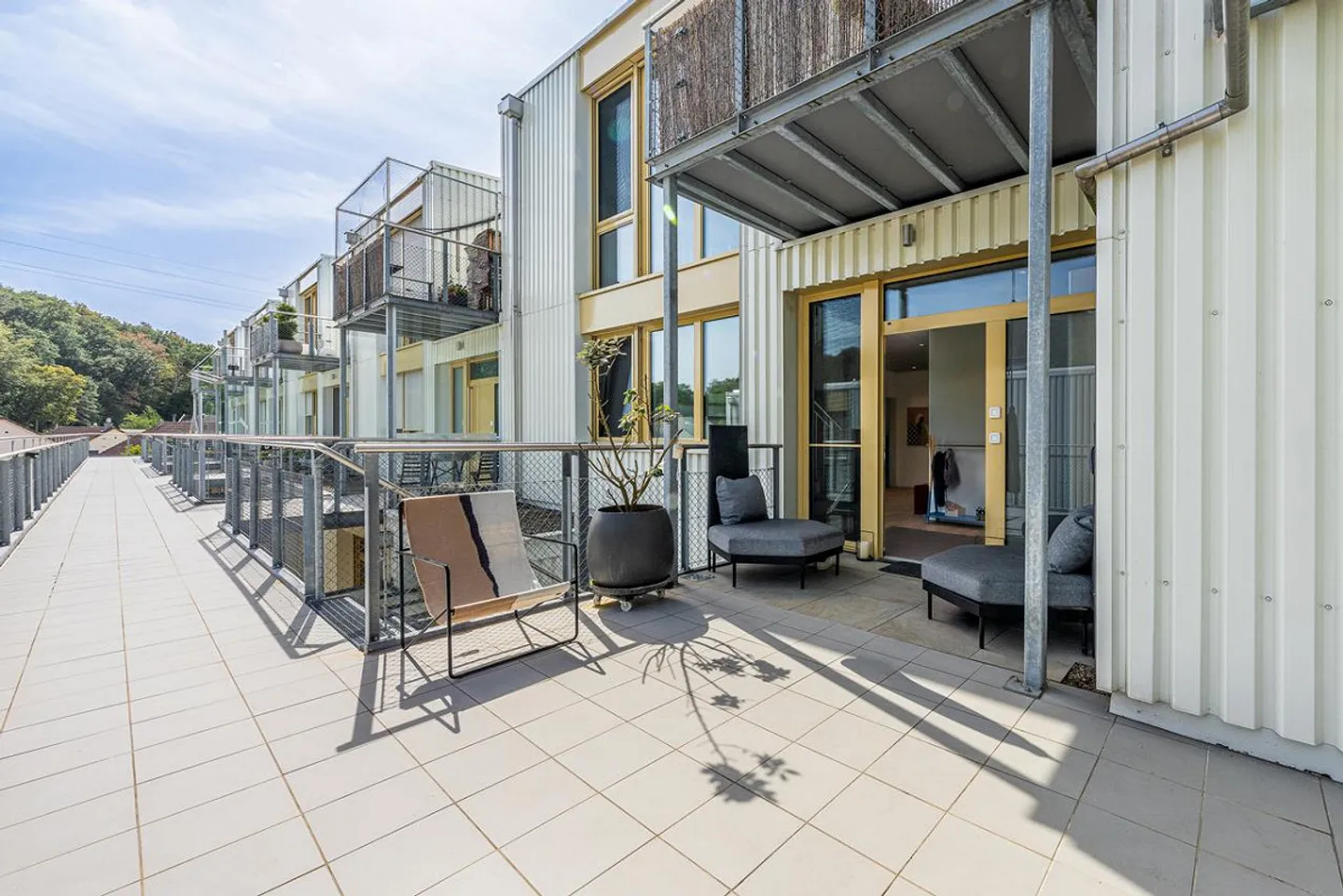 Vie urbaine sur deux niveaux – Spacieux appartement en attique en duplex - Photo 1 sur 13
