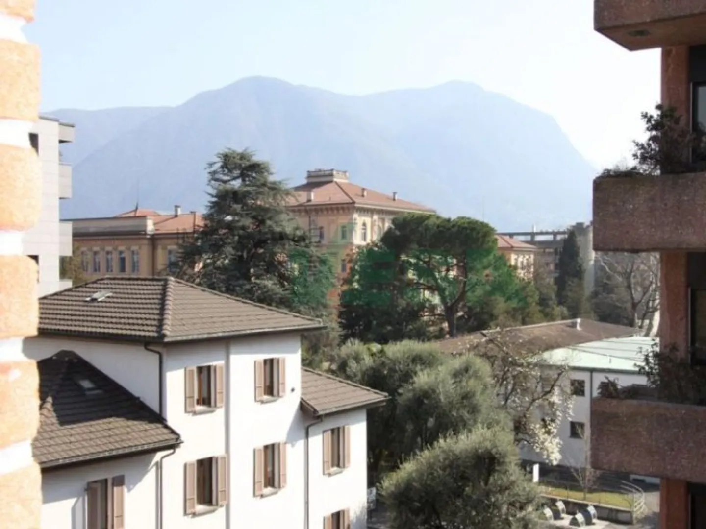 Beautiful penthouse with 5.5 rooms, very central and just a stone's throw from the lake - Photo 1 of 13