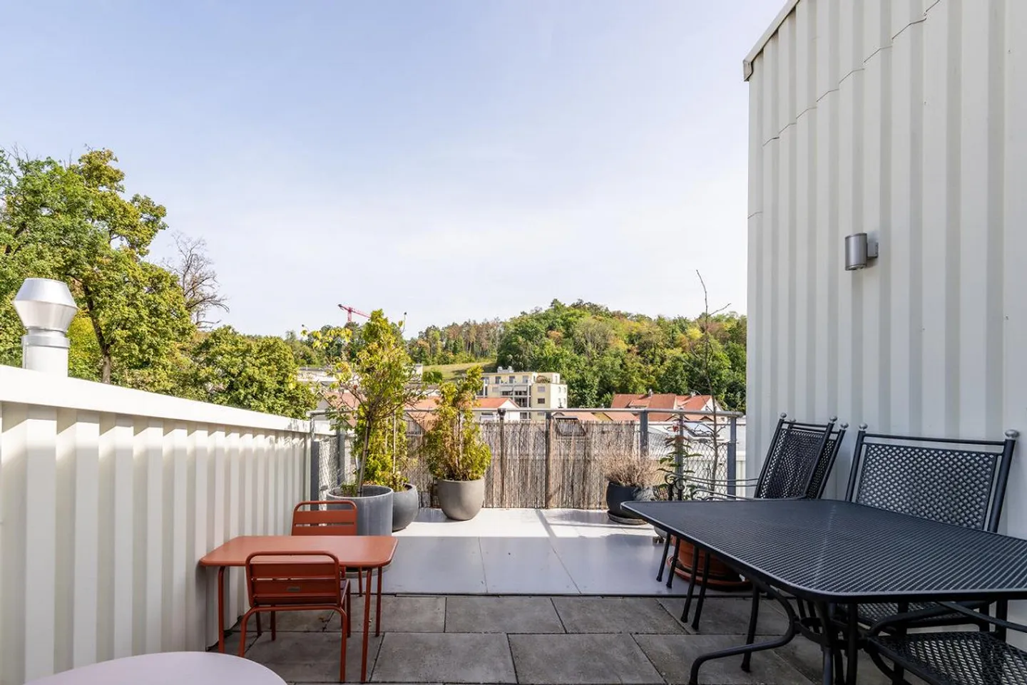 Vie urbaine sur deux niveaux – Spacieux appartement en attique en duplex - Photo 10 sur 13