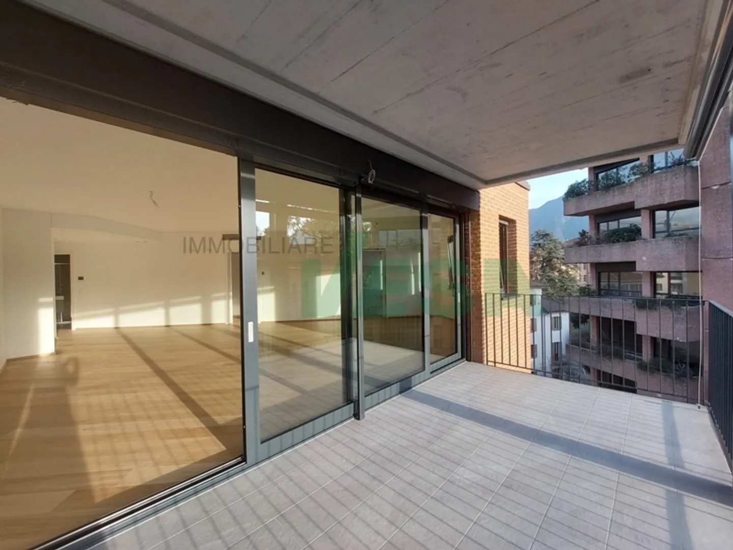 Beautiful penthouse with 5.5 rooms, very central and just a stone's throw from the lake - Photo 3 of 13