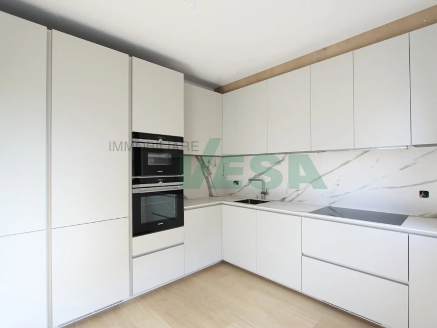 Beautiful penthouse with 5.5 rooms, very central and just a stone's throw from the lake - Photo 4 of 13