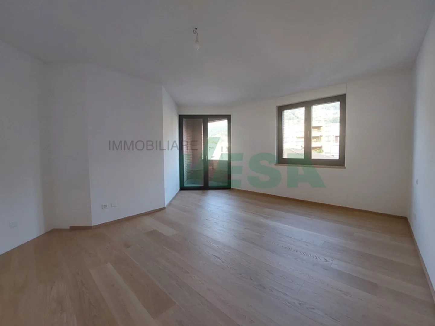 Beautiful penthouse with 5.5 rooms, very central and just a stone's throw from the lake - Photo 5 of 13