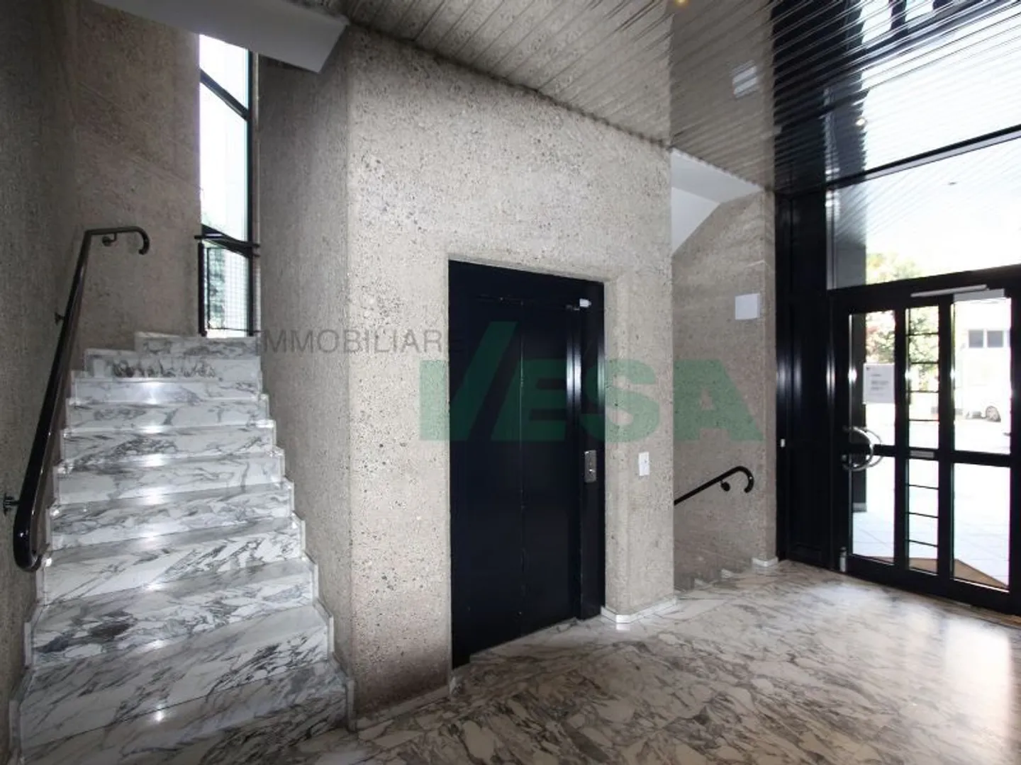 Beautiful penthouse with 5.5 rooms, very central and just a stone's throw from the lake - Photo 7 of 13