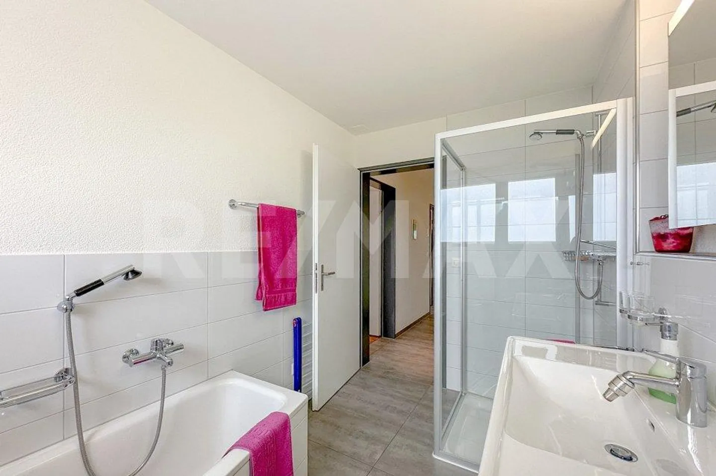 Modernes Apartment mit atemberaubender Aussicht - Foto 7 von 13