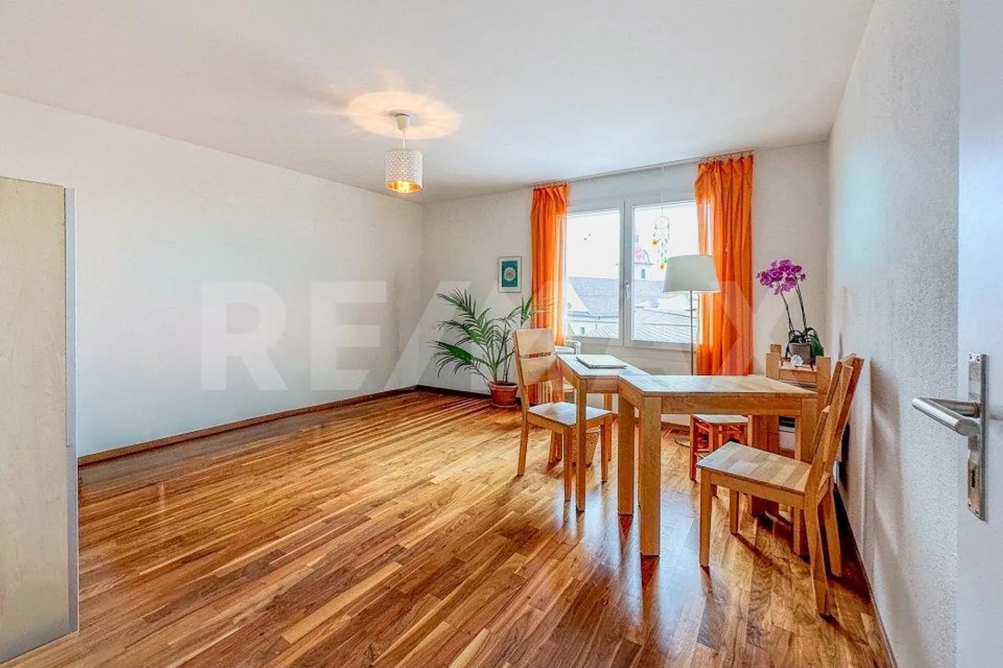 Modernes Apartment mit atemberaubender Aussicht - Foto 8 von 13