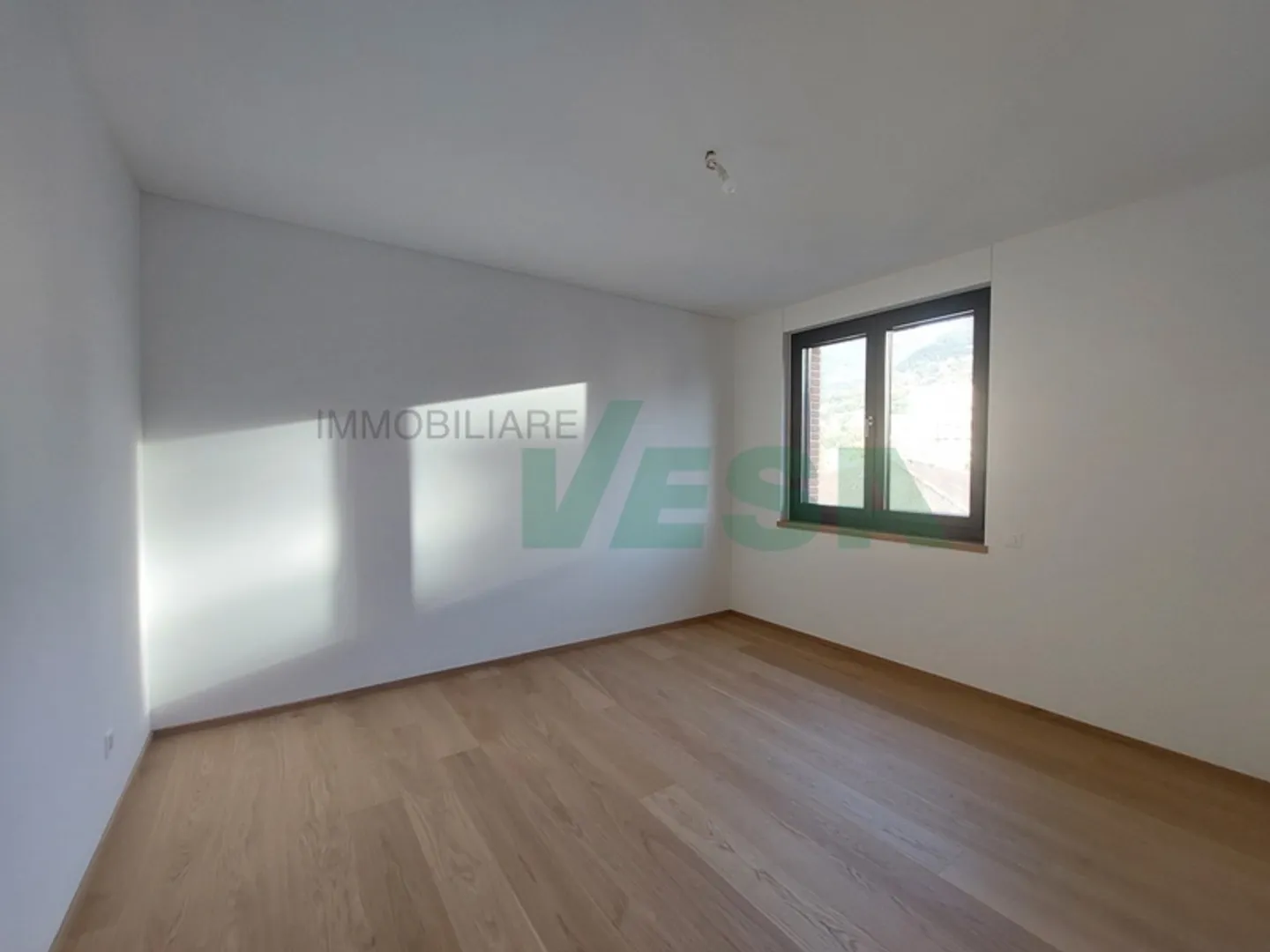 Beautiful penthouse with 5.5 rooms, very central and just a stone's throw from the lake - Photo 11 of 13