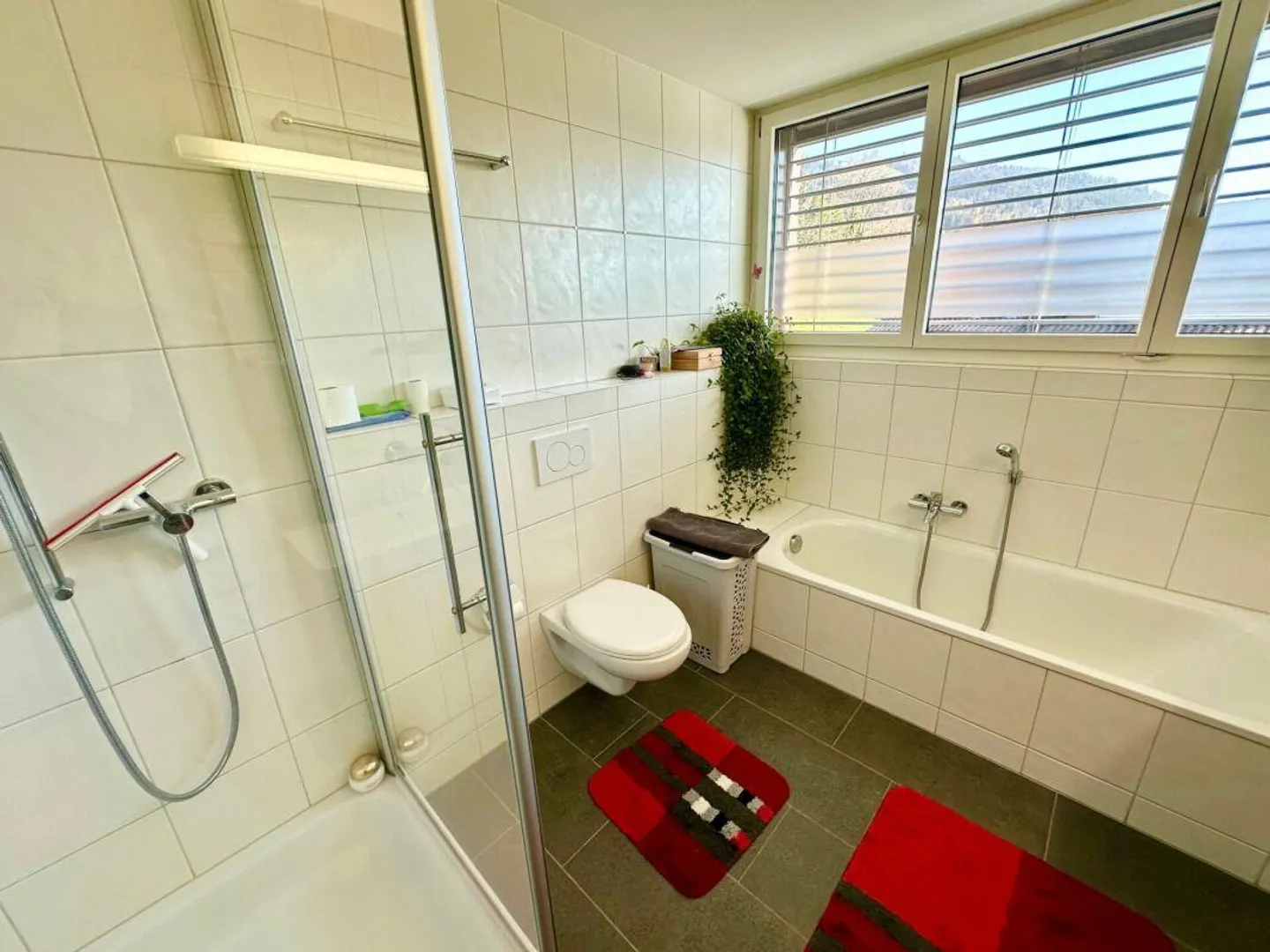Casa bifamiliare moderna e soleggiata di 5,5 stanze a Oberhofen - Foto 8 di 15