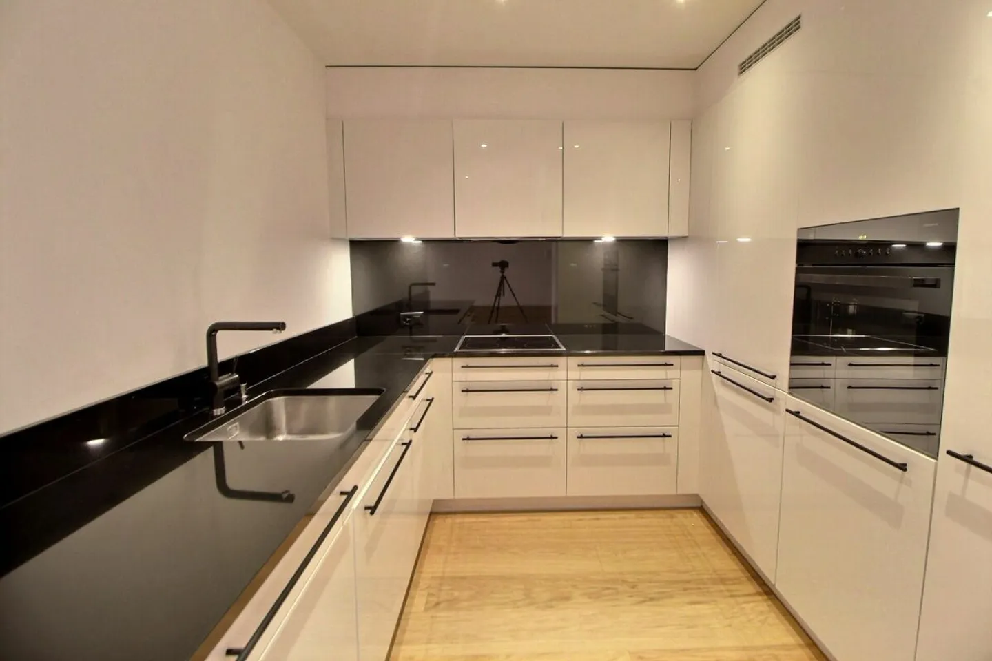 3.5 Room Apartment in Crans-Montana - Photo 5 of 9