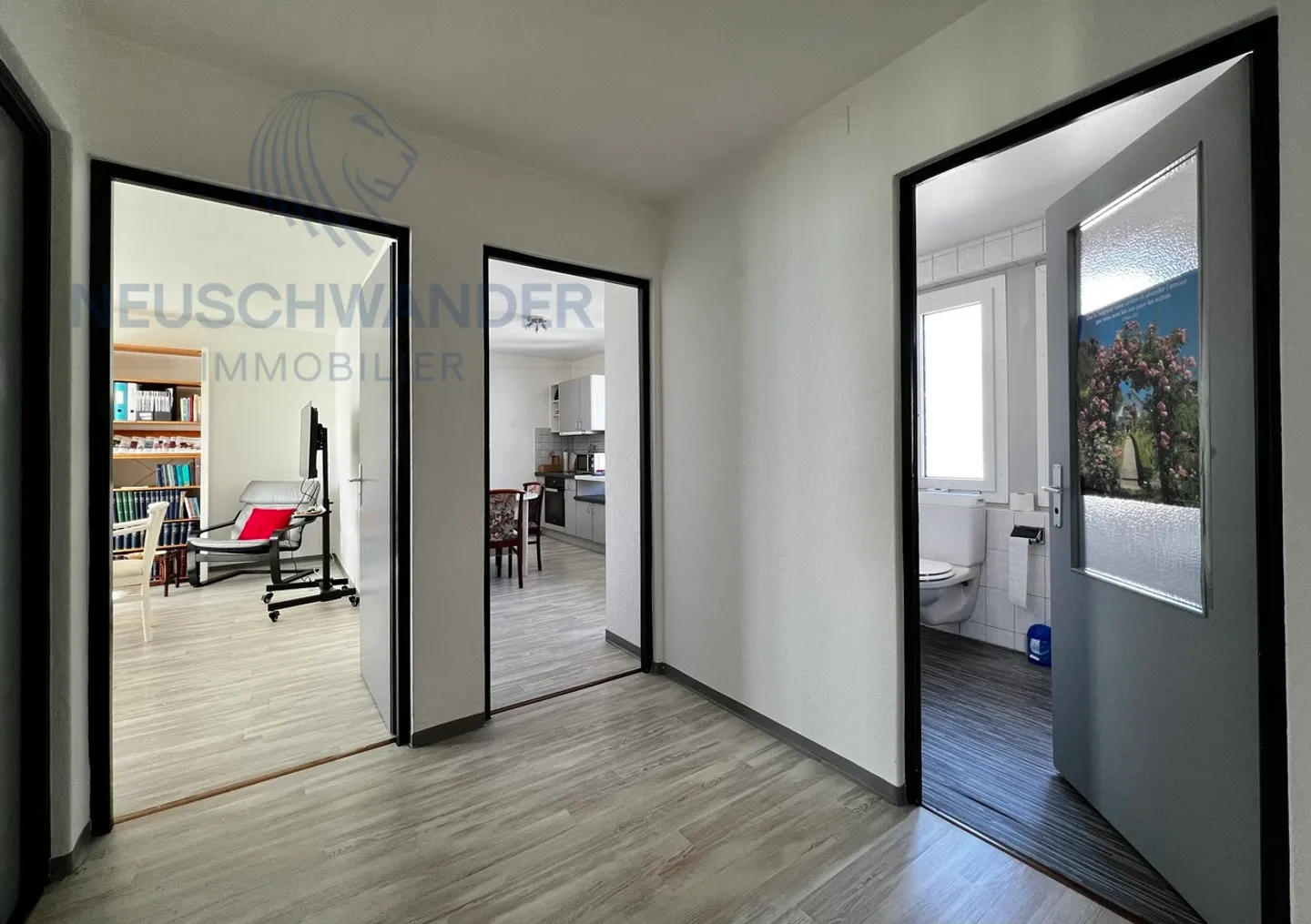 Ideally located in the heart of a shopping district, 3.5 room office - Photo 5 of 14