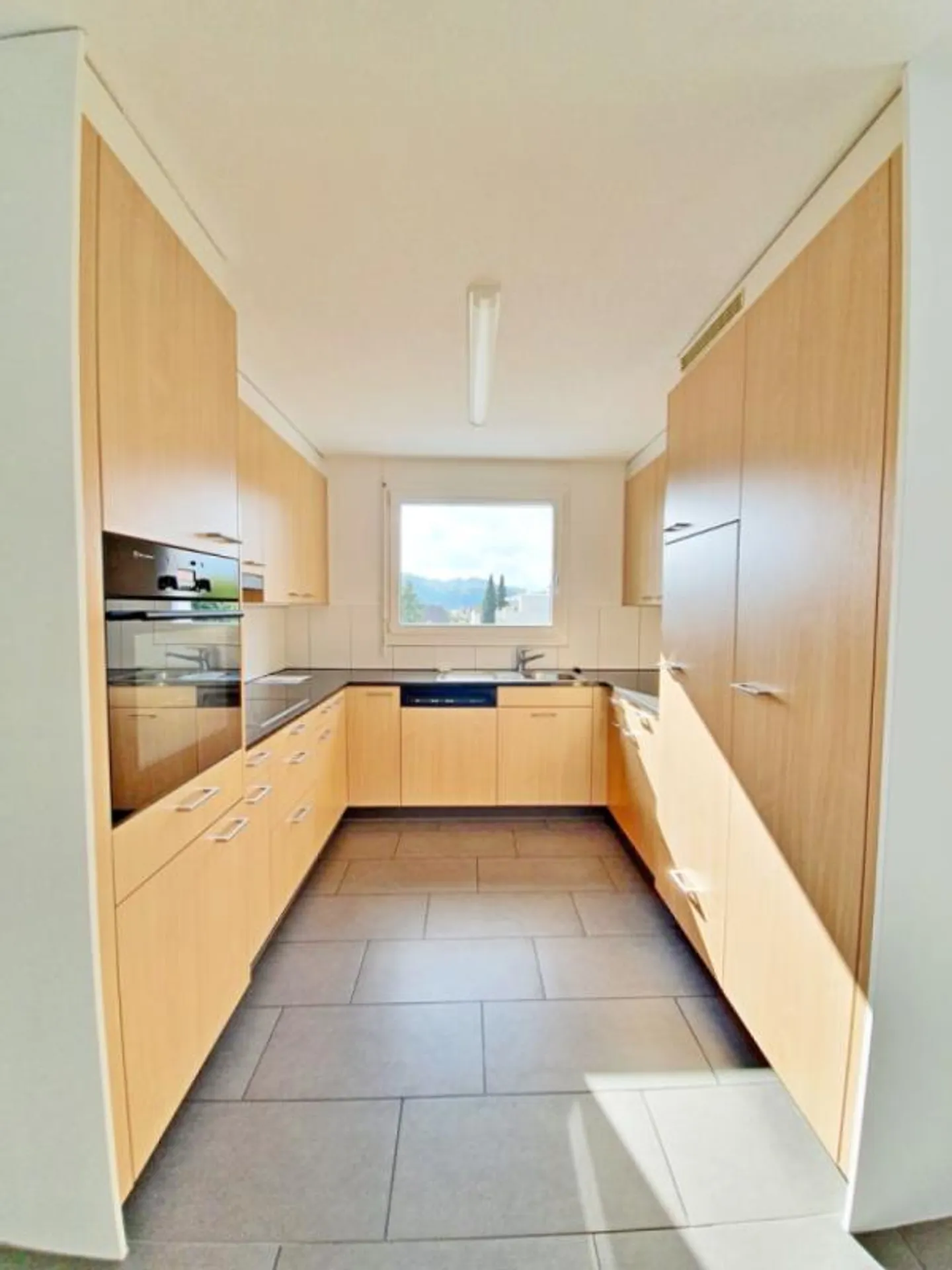 Grosszügige Wohnung in familienfreundlichem Quartier - Foto 3 von 11