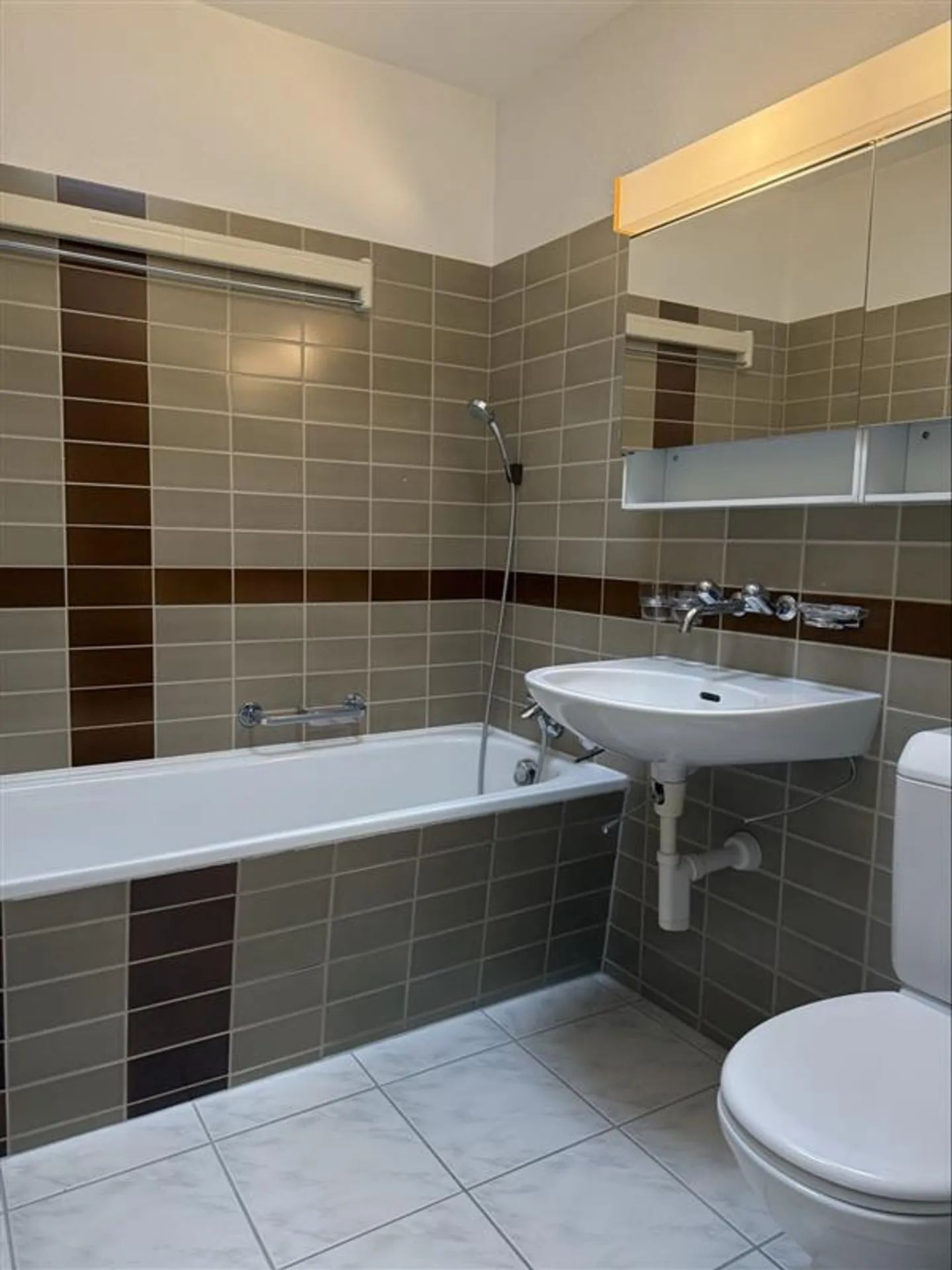 Helle 3.5-Zimmer-Attika-Wohnung an beliebter Lage - Foto 4 von 6